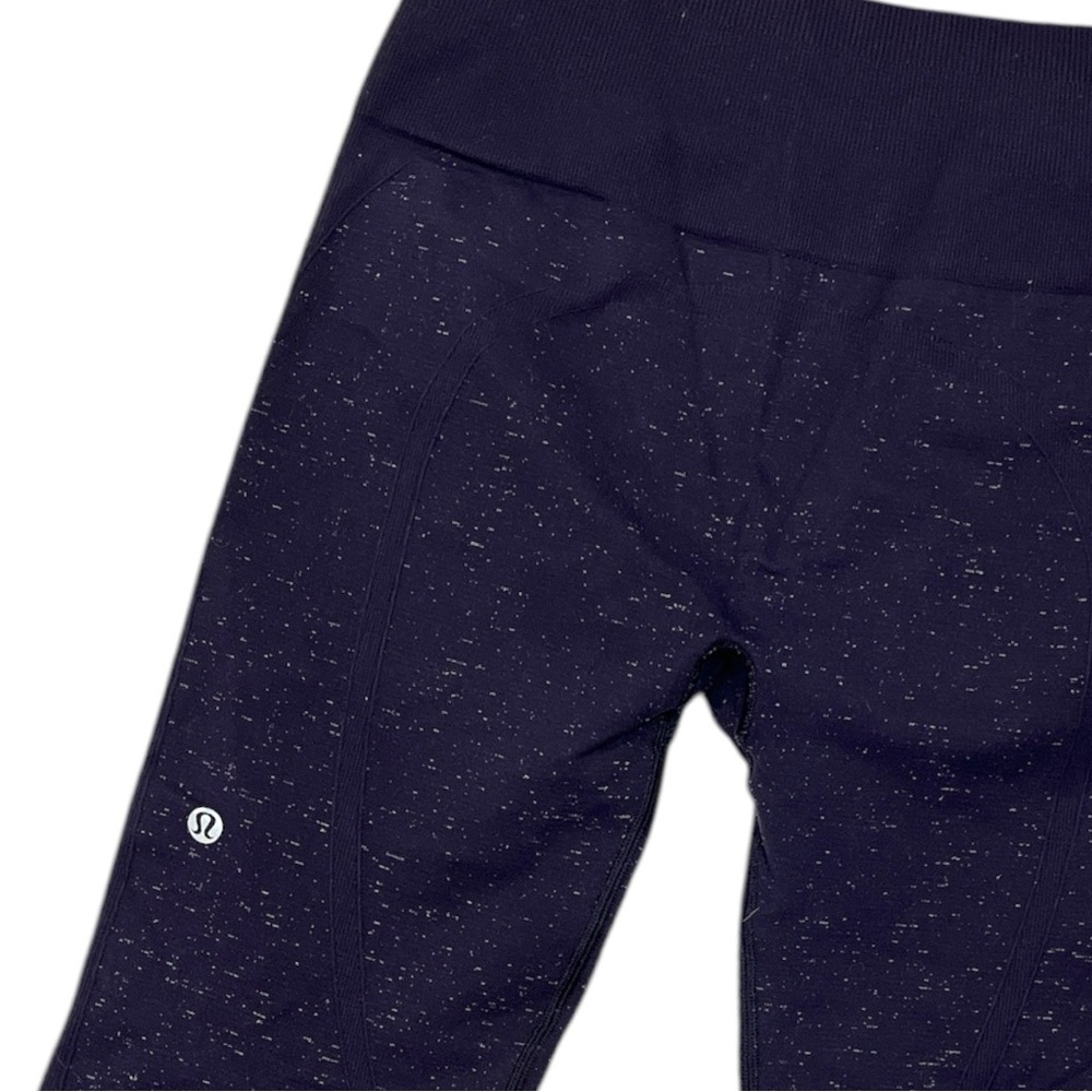 Lululemon Free To Flow Seamless High-Rise Crop 17” size 8 in Midnight Navy - Picture 8 of 8